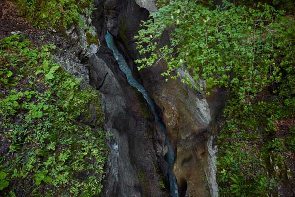 80 Meter tiefer Einschnitt in den Fels